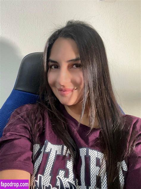 Annieguzman.